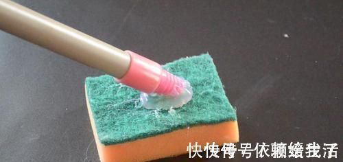 你家里有用旧不要的百洁布吗?这个用途太聪明了,越早知道越好