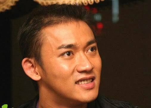 跑男 他上《跑男》很能忍烟瘾犯了狂灌牛奶被看穿最后只好无奈尬演