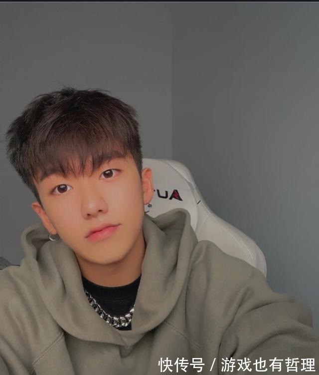 身材|20岁的肌肉“小狼狗”，这结实匀称的身材我可以！