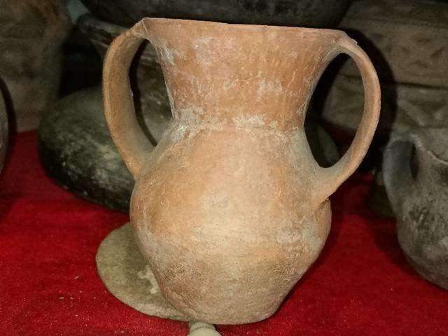 铺路石$石峁遗址的铺路石上出现谜样符号,直到今天,符号意义也没有揭晓