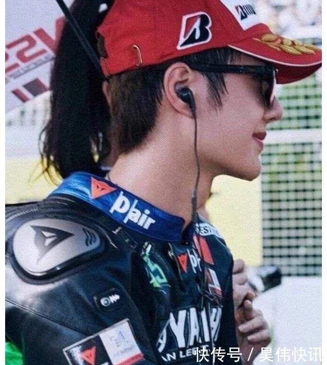 明星的错位照，王一博扎马尾辫，看到肖战厉害了！