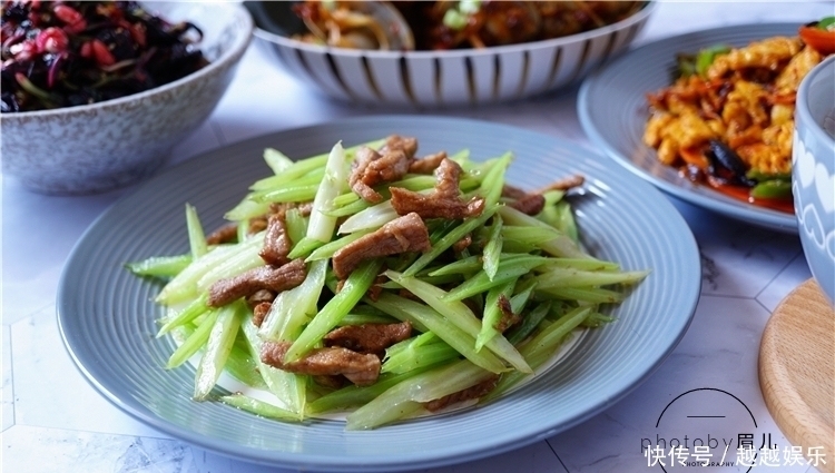 我家晚餐,20元半小时搞定四菜一汤,有荤有素,还是在家吃饭实惠