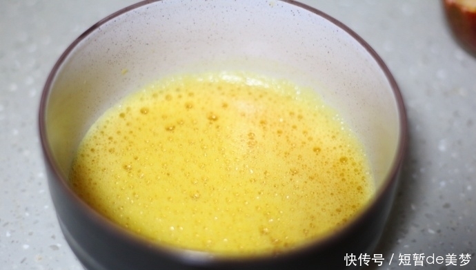 炎热的夏天,来一份酸酸甜甜的百香果慕斯,解暑又开胃!