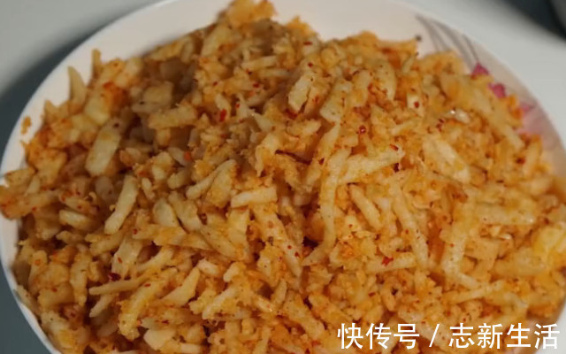 土豆换种新做法,不炒不炸不煮,全程不加一滴水,吃着比肉还香!