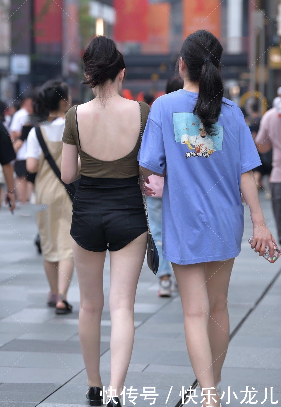 短裤|看背影就知道绝对很漂亮,带眼睛非常清纯的小姐姐,让人有点意外