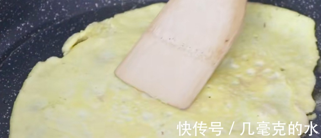 清洗干净|鸡蛋这样做太香了,不煮也不炒,上桌比肉还受欢迎,开胃又解馋!