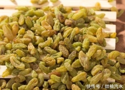 中薪|葡萄干泡水太厉害了,会产生如此令人满意的效果,女性不要错过