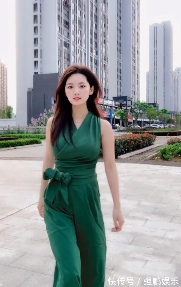 帅气 打扮帅气的都市美女,有种英姿飒爽的洒脱感