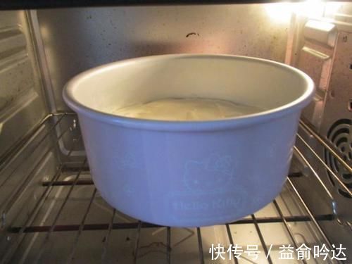 好吃|4个鸡蛋1碗面粉，简单搅一搅，做出的蛋糕香甜好吃，出炉就被抢光