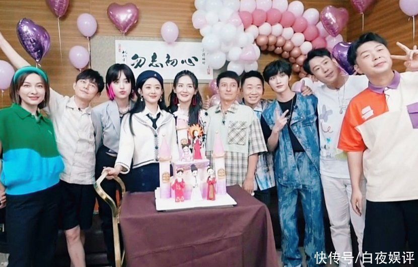 冲着谢娜复出看《快本》直播，却被33岁赵丽颖给美到了