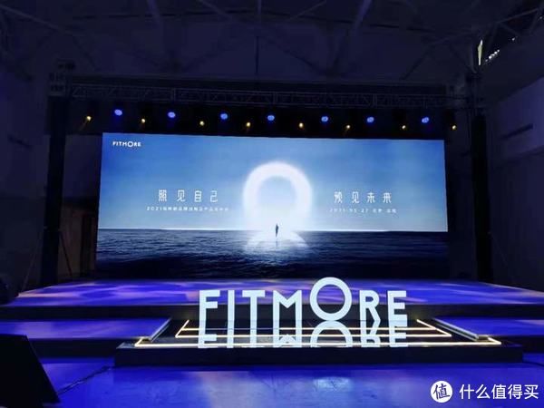 锻炼|“镜子里的全能健身教练”，FITMORE智能健身镜，全家锻炼好帮手