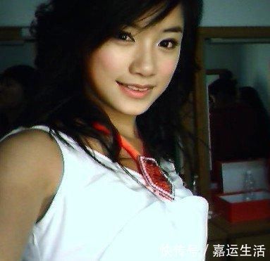 张国立硬是60分钟没转头!只因女主持现场失误,少穿了一件衣服