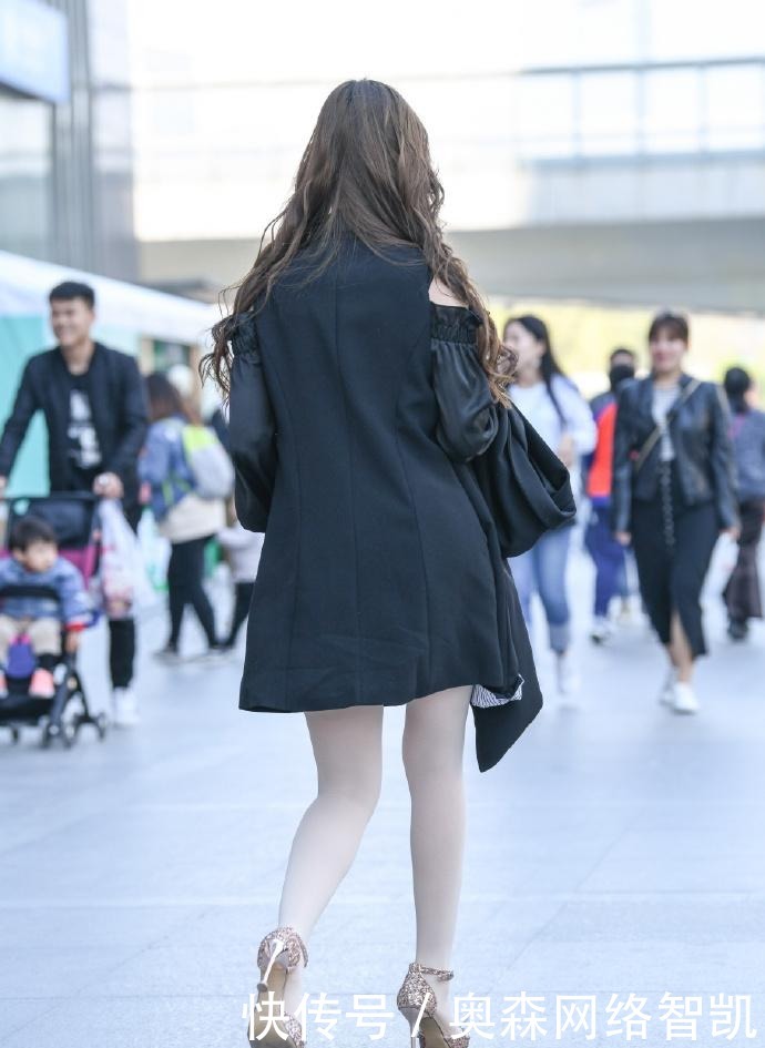 时尚|街拍:洁白无瑕的“白丝袜”,滑如凝脂