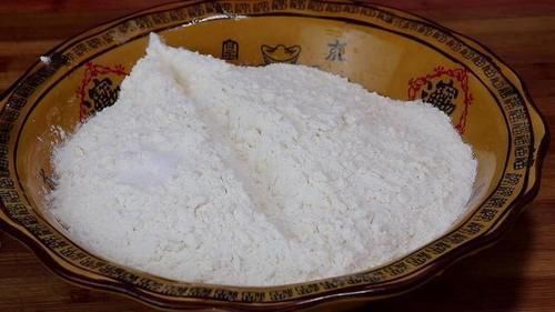 比纸还薄的春饼怎么做,现在就教你,烙饼不放一滴油,特别好吃