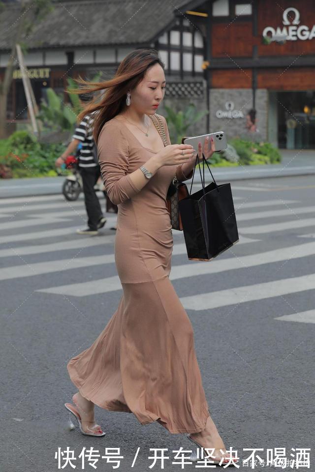 条裙子|飘逸的长款连衣裙穿上很优雅,尤其是简约设计的裙子