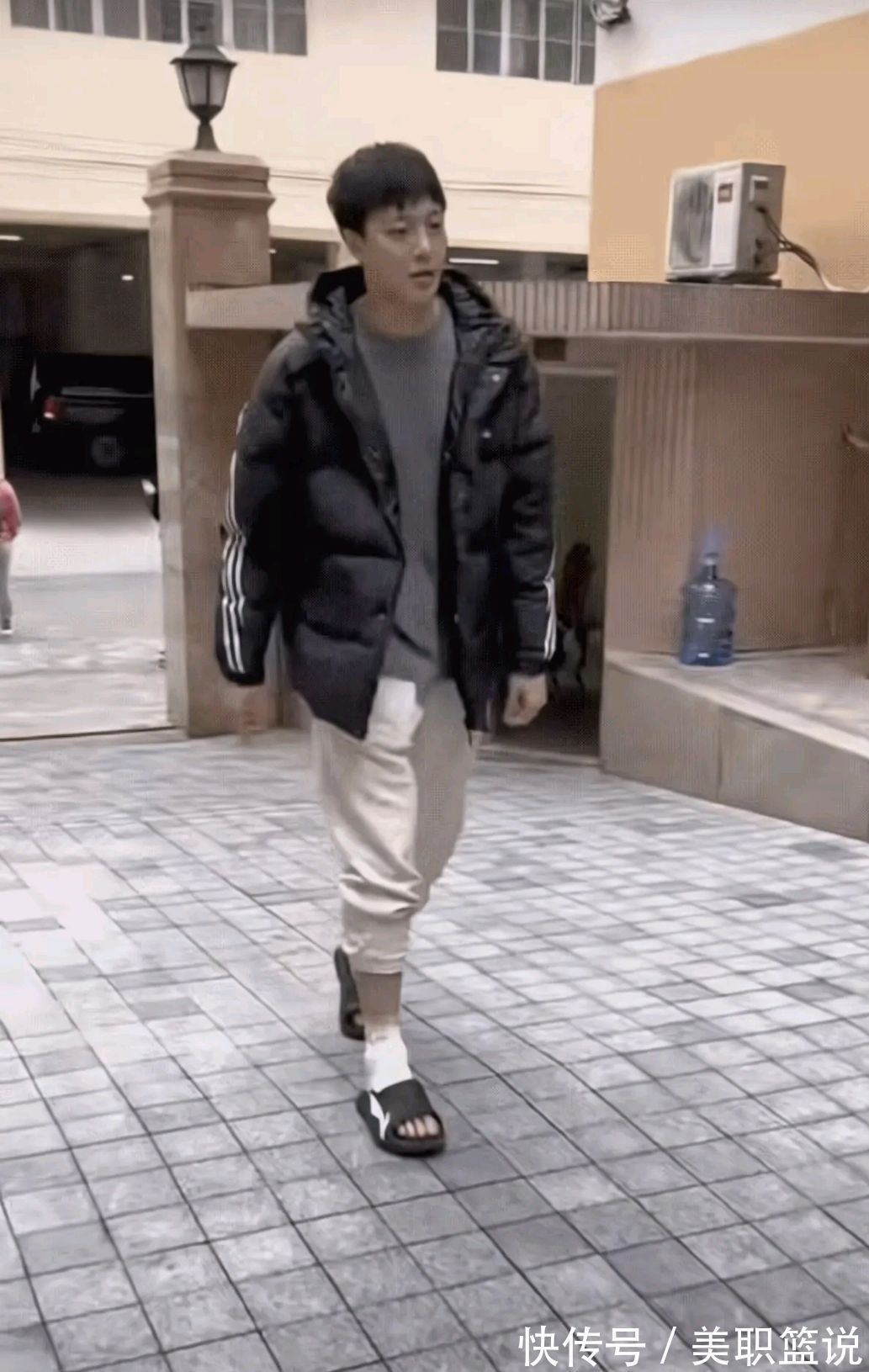 辽宁男篮|脚踝扭了!CBA广东男篮MVP受伤,汤杰差点闯祸,赵睿没有参与集训