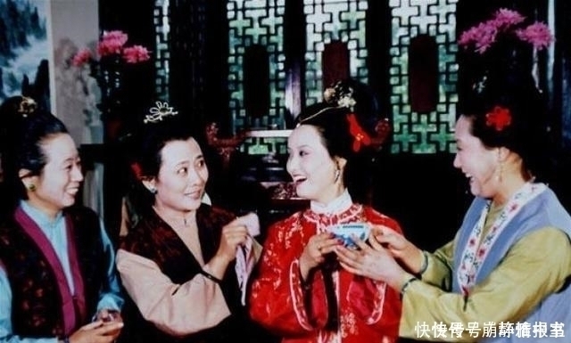 蘅芜院$抄检大观园时在潇湘馆发现异常,王熙凤为何要护着黛玉