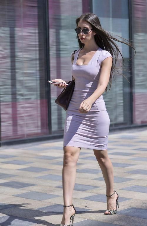 妹子为了显瘦,买裙子只要“紧致”款,都勒出褶了