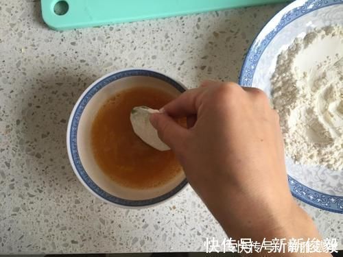 西葫芦|香喷喷的韩式香煎西葫芦,简单易操作,10分钟就搞定了