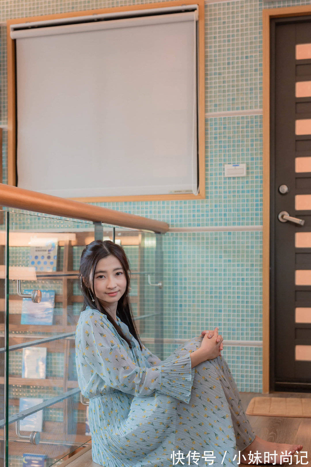 碎花裙|小姐姐的碎花裙十分的优雅清新,简约大气中也有女性的柔美