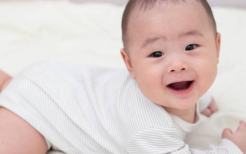 魔力|宝宝笑声有“魔力”,爱笑的孩子健康更聪明,10个逗笑方法很管用