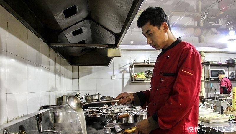 大骨头汤怎么熬又不腻? 只需要掌握这些技巧, 熬出来得汤白如牛奶, 营养又好喝