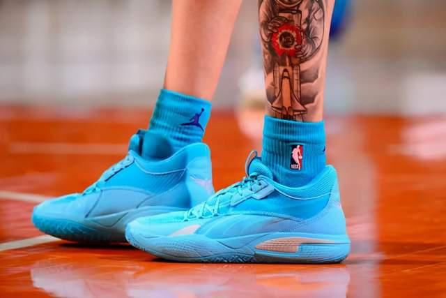 NBA球员上脚：Kobe9全明星配色，范乔丹的闪击7很帅