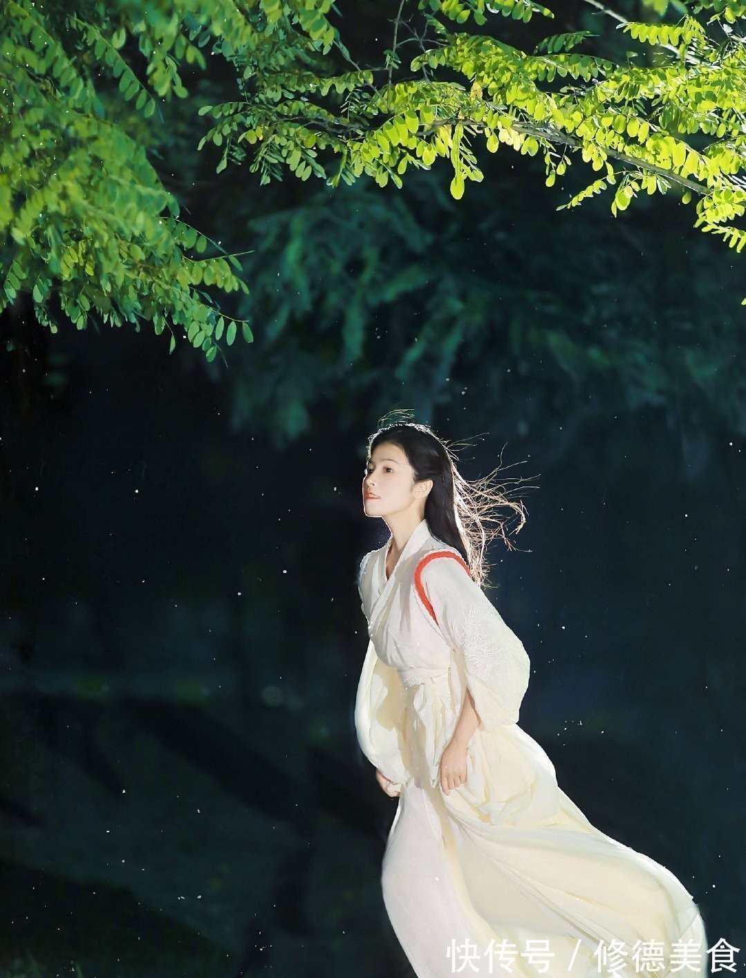 汉服|“神明少女”风格的汉服也太美了,优雅又清冷,怪不得女生都爱穿