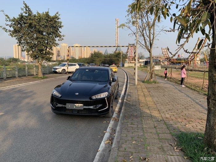 国产车|享受放荡不羁的赛力斯SF5，黑赛所向披靡！