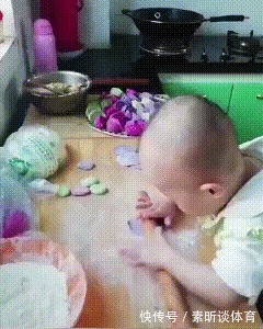 宝宝|2岁宝宝在姥姥家住了3天,学会一项“传统手艺”,妈妈看后笑翻