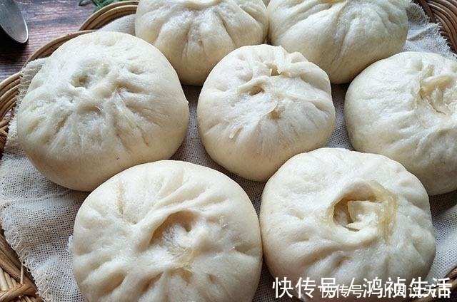 入秋，这菜再不吃就下市了，腌制好做成包子蒸一锅，吃起来特香