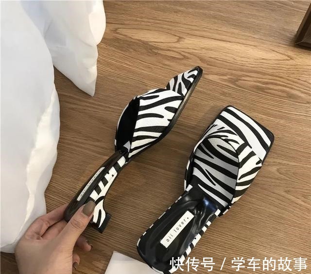 脚背 是时候穿凉鞋了!今年流行这几款,清凉显脚小!