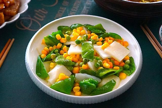  上大学的女儿，第一次做饭就惊艳全家，每道菜的味道都棒极了