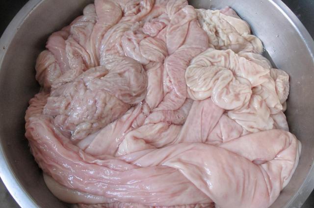 解馋|猪大肠炒不脆?只需简单1步,做出来的大肠脆爽不韧,真解馋!