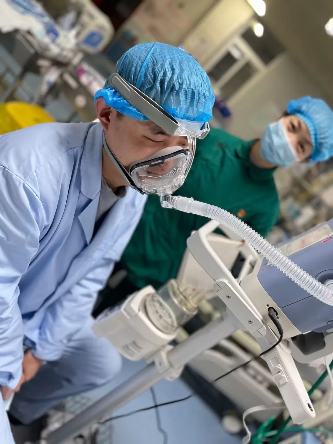  难受|ICU护士体验插管：终于知道病人有多难受了