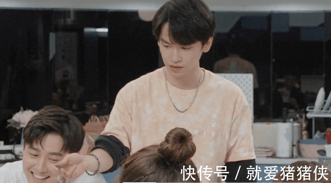 陳思銘|心動(dòng)的信號(hào)4女3方彬涵喂牛排給男2，男4直接吃醋說撒糖吧！