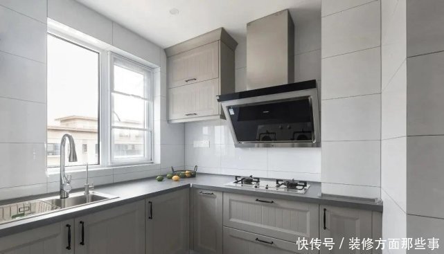 客厅|138平美式风三居室,田园风格的客厅是宽阔而富有前史气味