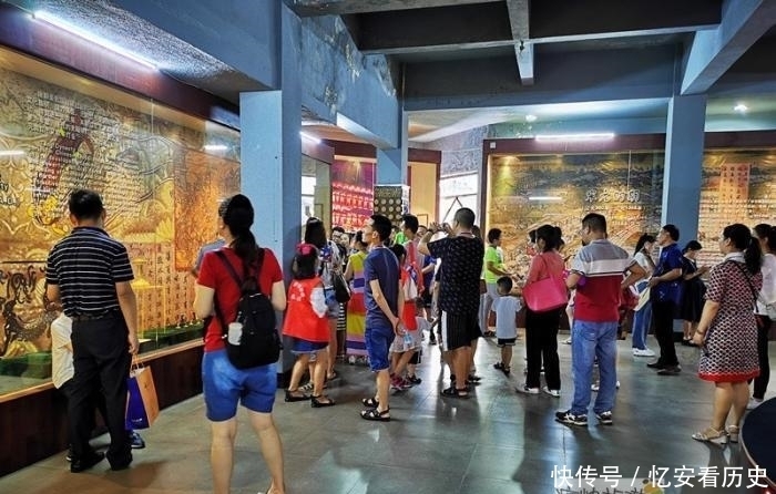 祝贺!中国彩灯博物馆成功创建省级爱国主义教育基地!