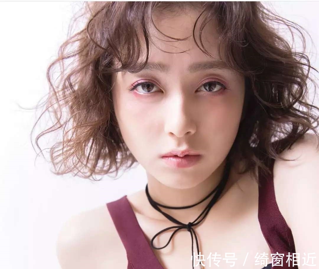 洋气|发量少还贴头皮怎么办?这几款洋气的发型,让你彻底告别细软趴!