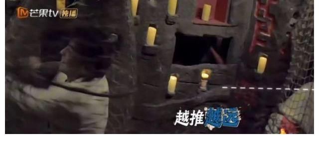 成员们|《密室大逃脱》邓伦怂到卖萌，黄明昊抓鸡有阴影，解密游戏太刺激