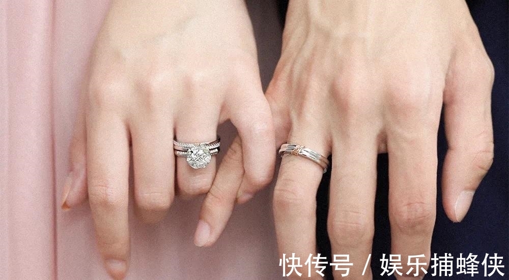 穿搭|吉娜纯素颜弹钢琴,穿灰色T恤侧颜太美,难怪郎朗舍得送DR钻戒