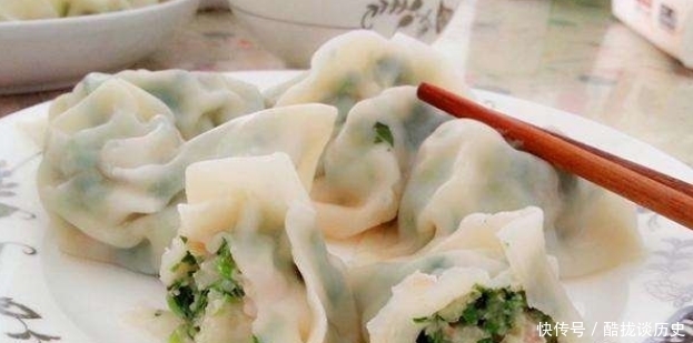 脆嫩|芹菜包饺子,先焯水还是直接包?都错了,这么做才翠绿脆嫩不出水