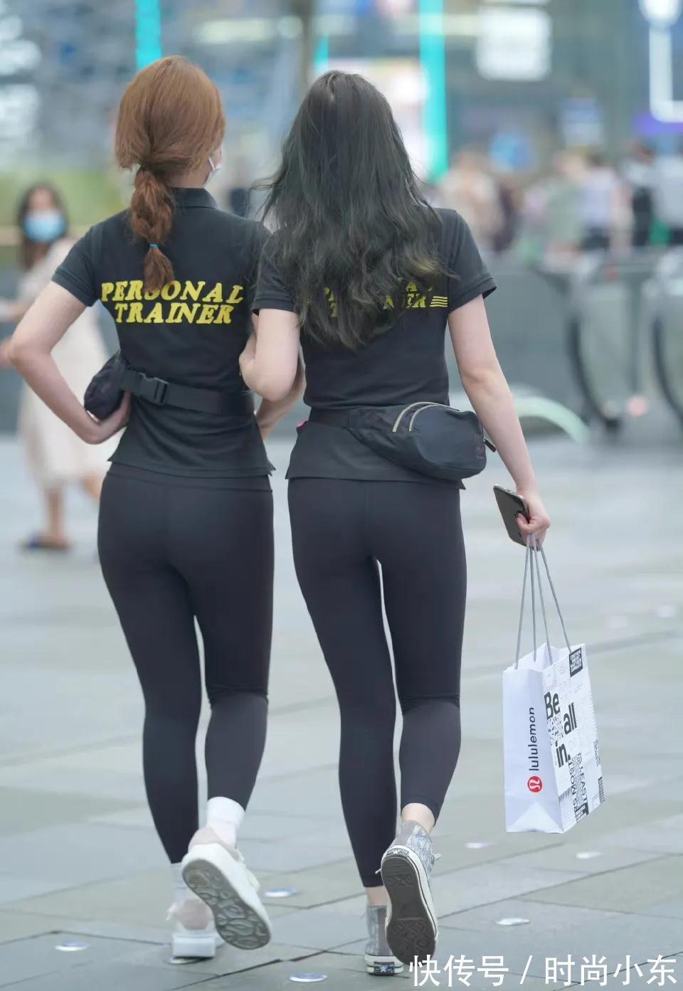 花样年华 一起出门逛街的瑜伽裤美女,姐妹情深花样年华