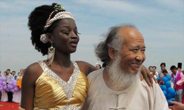 皈依#53岁画家杨彦：娶21岁非洲学生，生了俩混血儿后，为何皈依佛门？