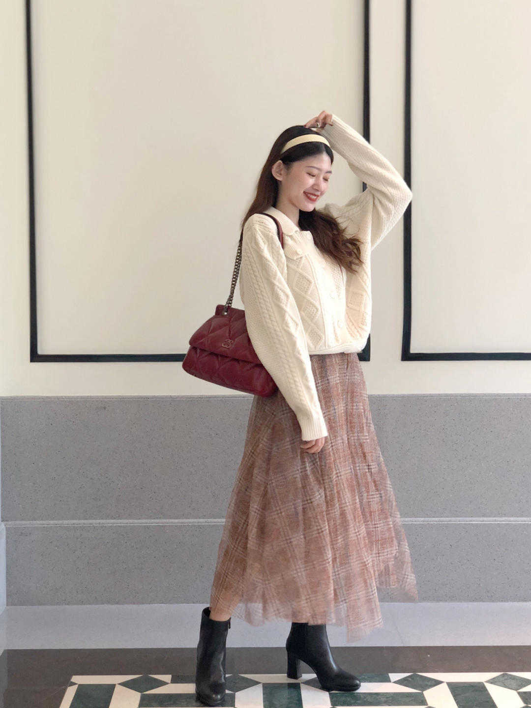 氛围感|圣诞装备可不止有红绿配,跟着博主这样穿,美得高级又与众不同