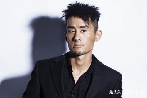 51岁阿宝近况:厨房污垢油渍满地,客厅内景布置寒酸