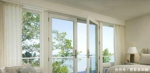 推拉门|家中阳台不要傻傻装推拉门了，占地方又不实用，聪明人更爱装这种