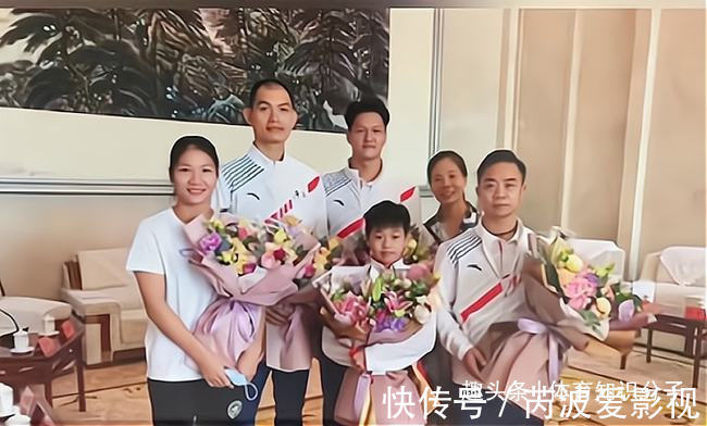 全運(yùn)會(huì)|領(lǐng)導(dǎo)給全紅嬋獻(xiàn)花紅姐頭都不抬！師姐趕緊提醒，紅姐立馬變乖了