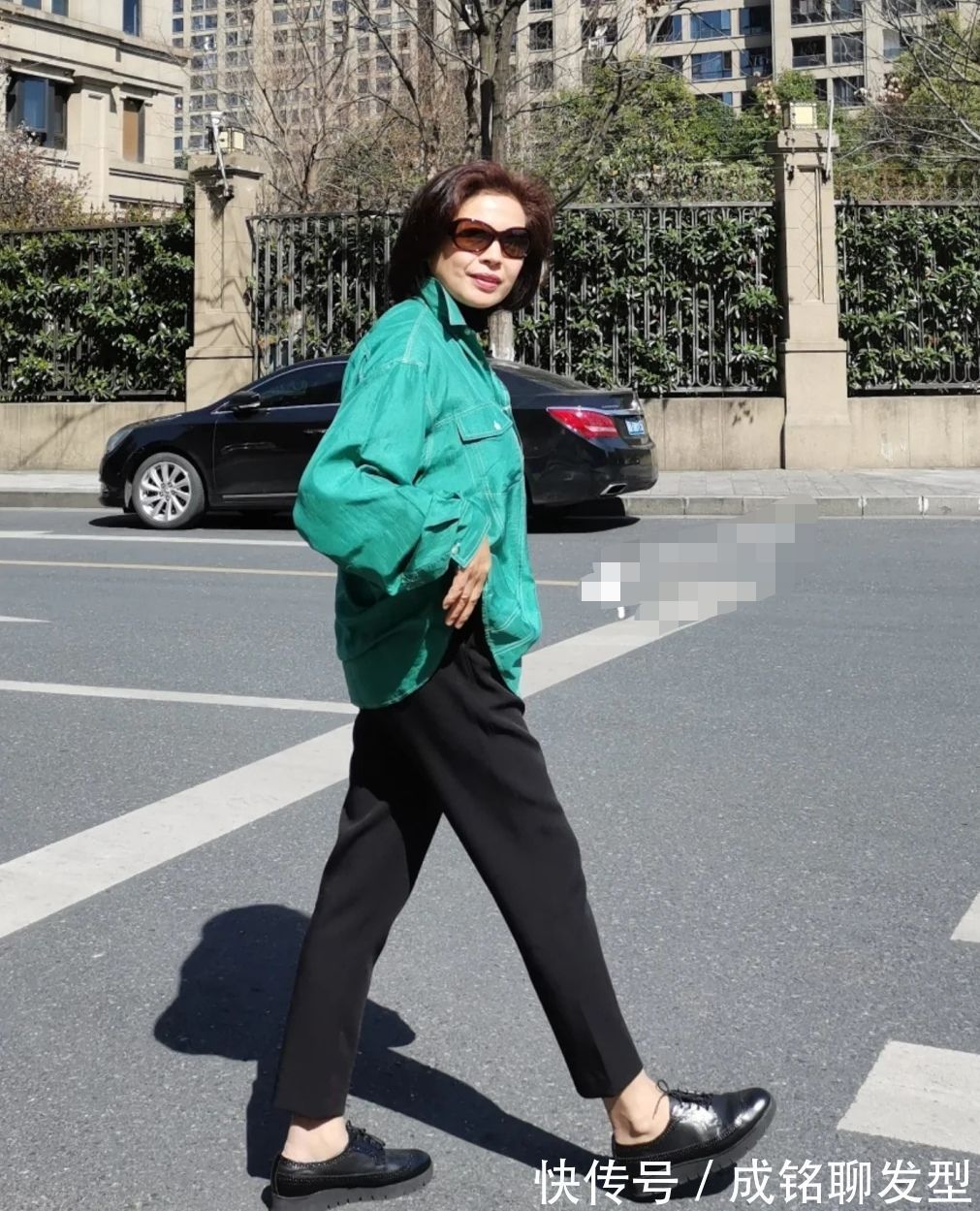 紧身裤|女人过了60岁更要注重气质,学习这位阿姨的穿搭,高雅大气显年轻