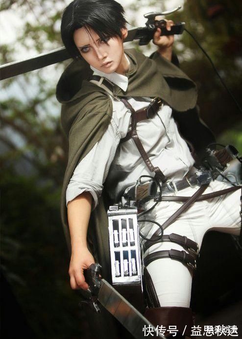 阿柒|进击的巨人COS:小哥神还原巨人模样!韩吉漂亮潇洒,风头盖过三笠